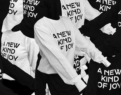 В Тюменском селе водитель сбил несовершеннолетнюю и оказался в кювете. Фото